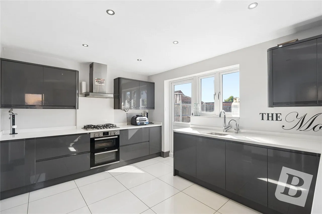 Deri Avenue, Rainham, RM13, photo 5