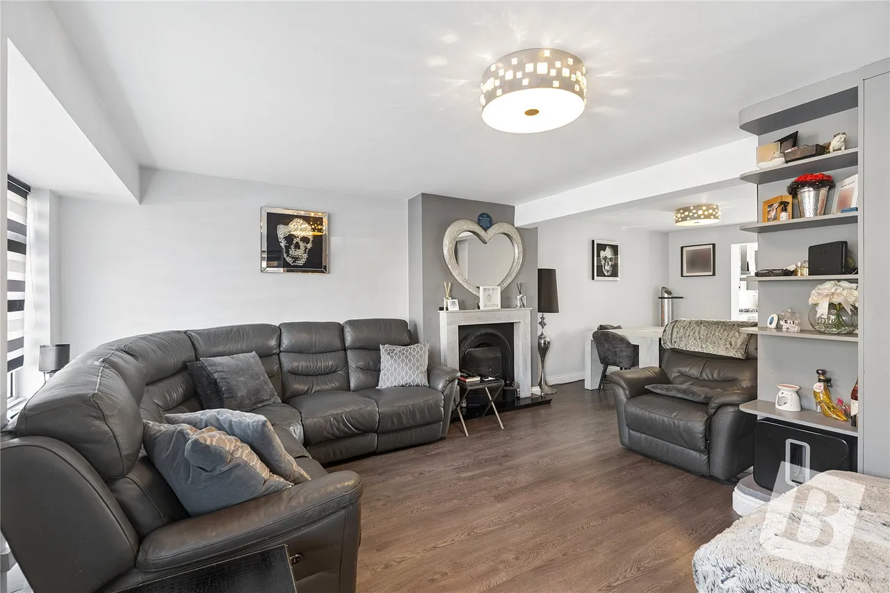 Deri Avenue, Rainham, RM13, photo 2