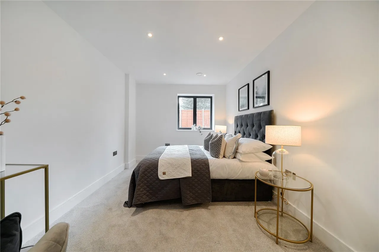 Robinsons Close, W13, photo 15