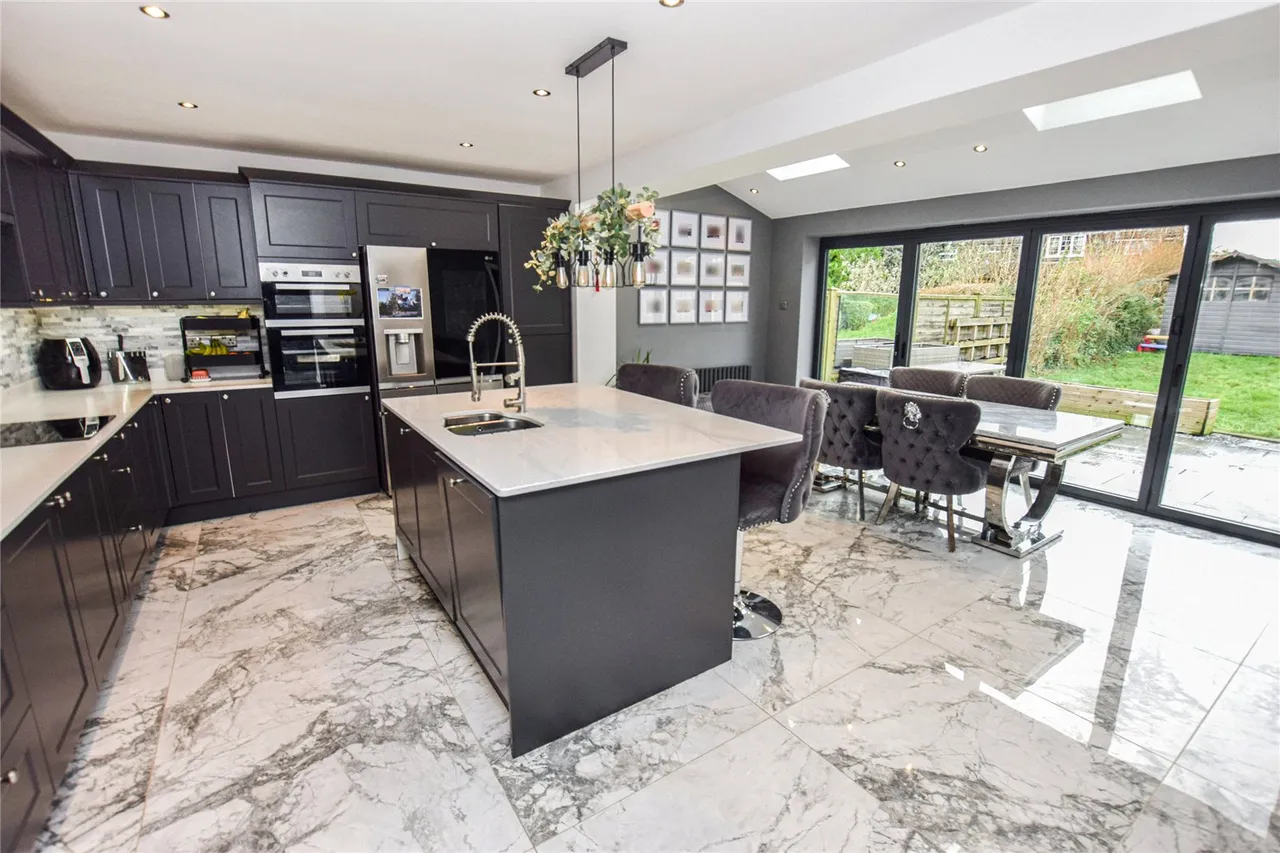 Blunden Road, Farnborough, Hampshire, GU14 8QL, photo 2