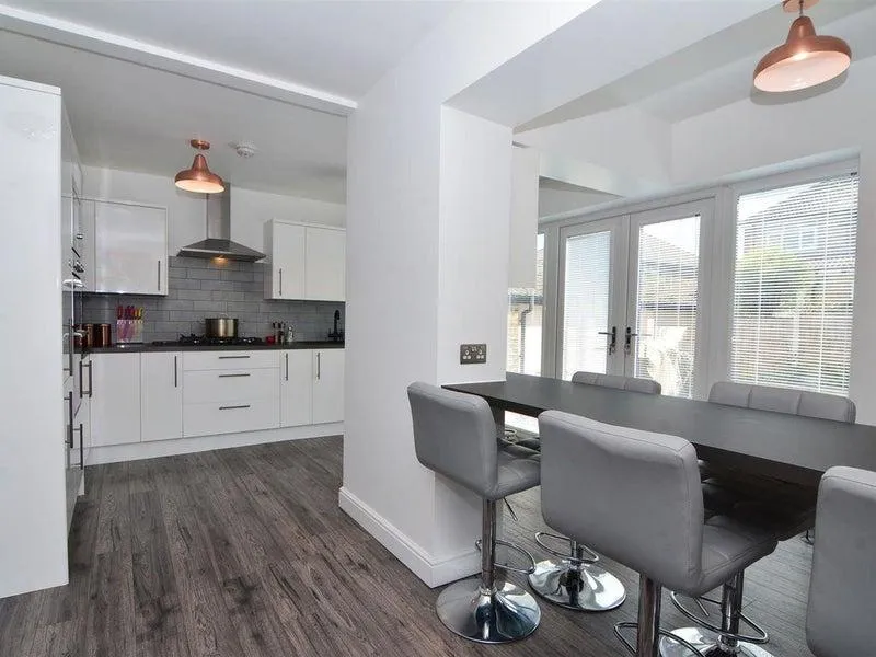 Meadow Park Crescent, Stanningley, LS28, photo 3