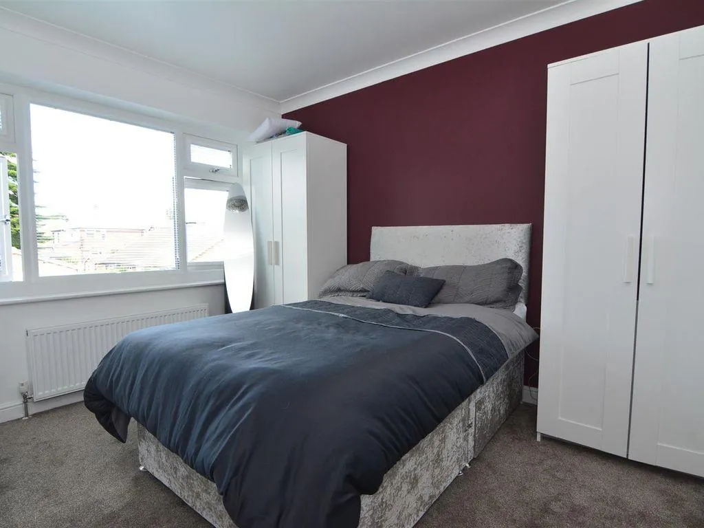 Meadow Park Crescent, Stanningley, LS28, photo 5