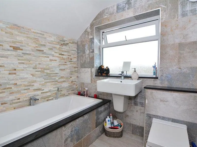 Meadow Park Crescent, Stanningley, LS28, photo 7