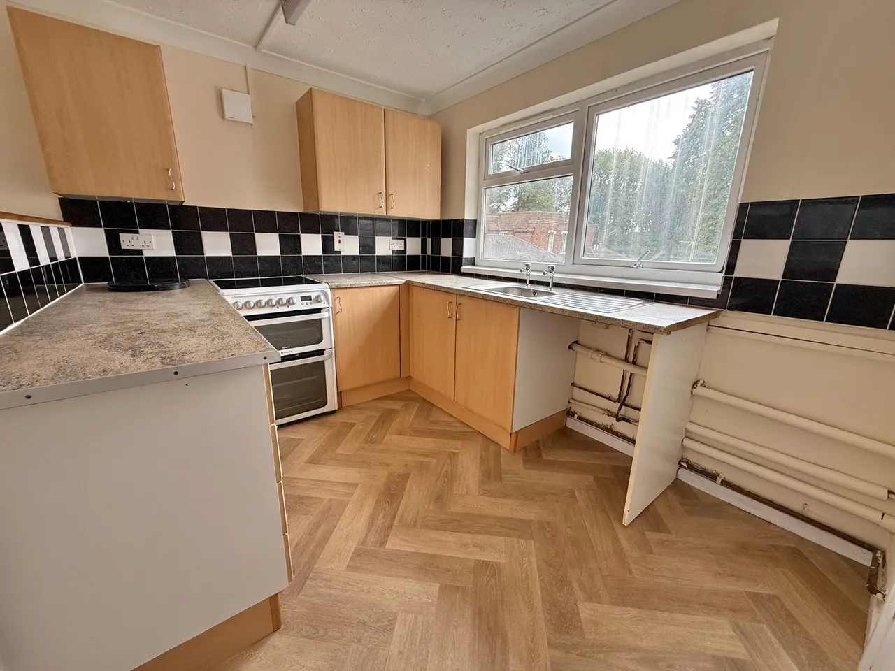 Villa Court, Madeley, Telford, TF7 5AG, photo 4