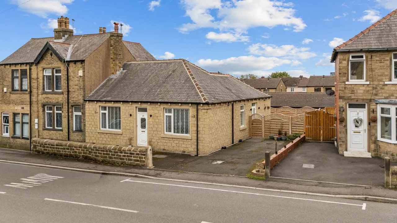 3 bed house for sale — 287 Leymoor Road, Golcar, HD7 4QL