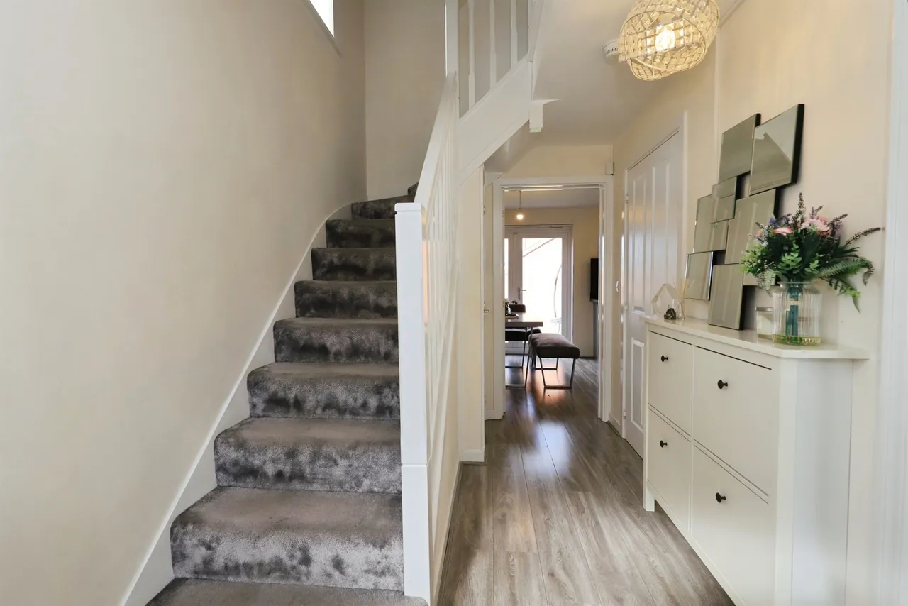 Warmwell Drive, Ettingshall, WV2, photo 15