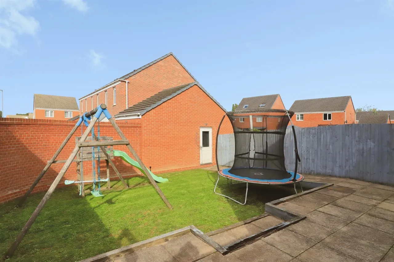 Warmwell Drive, Ettingshall, WV2, photo 12
