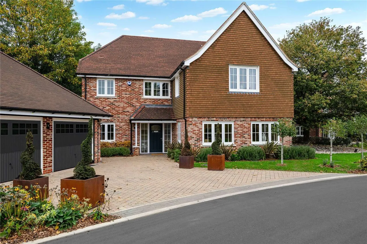 Millside Grange, Little Green Lane, Croxley Green, Hertfordshire, WD3 3JJ, photo 2