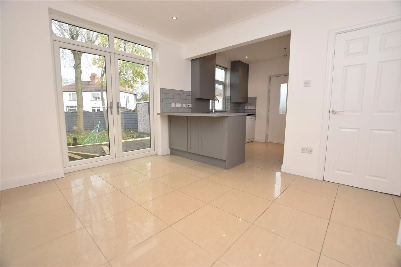 3 bed house to rent, King Lane, Moortown, LS17