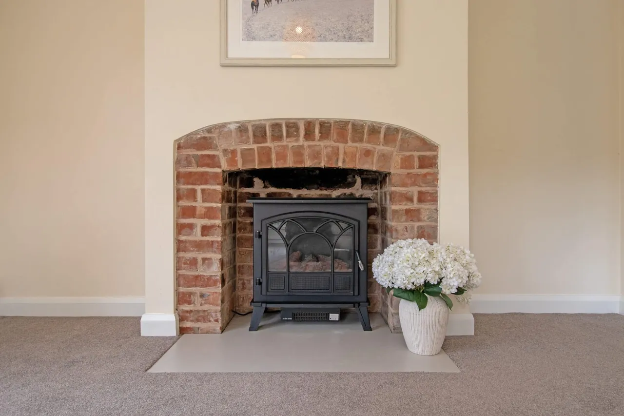 Laughton Road, Blyton, DN21, photo 3