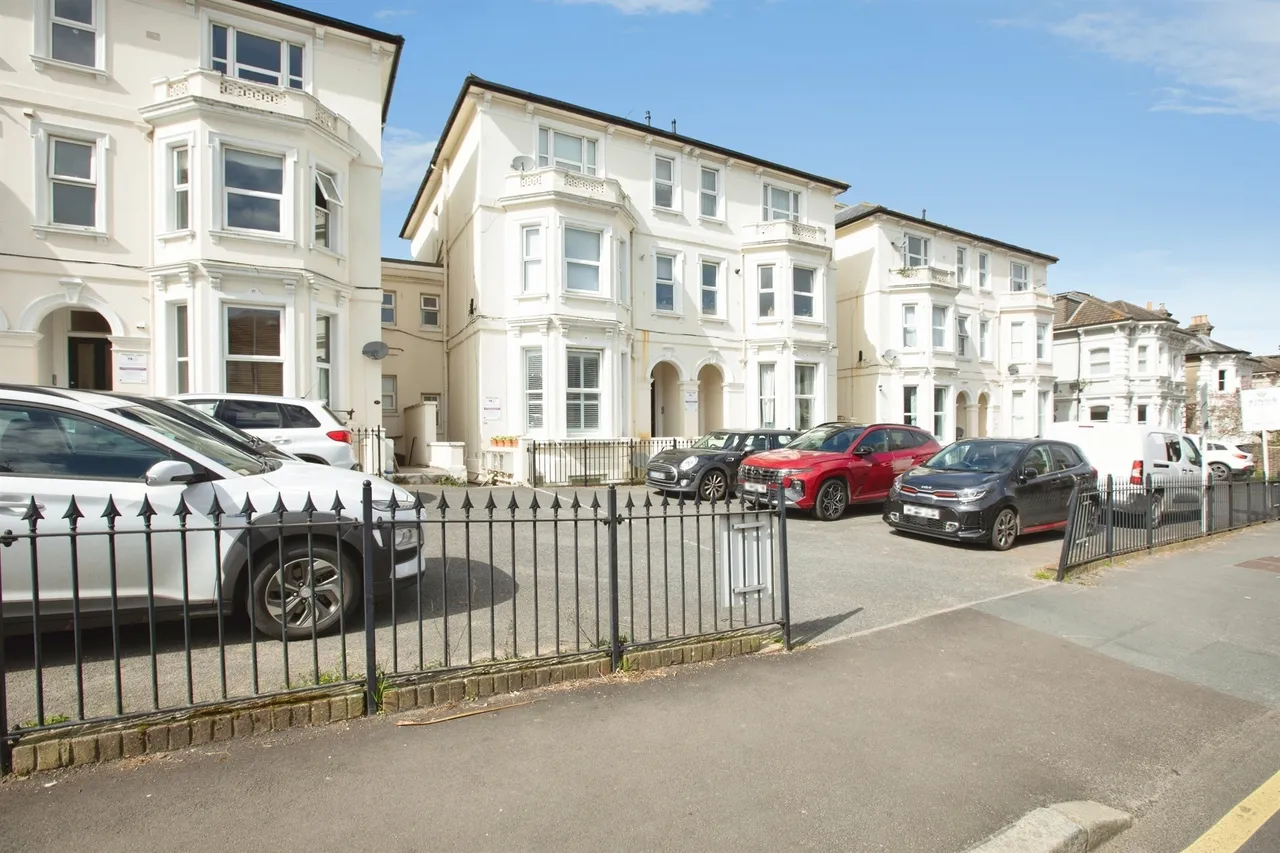 Upper Grosvenor Road, TUNBRIDGE WELLS, photo 11