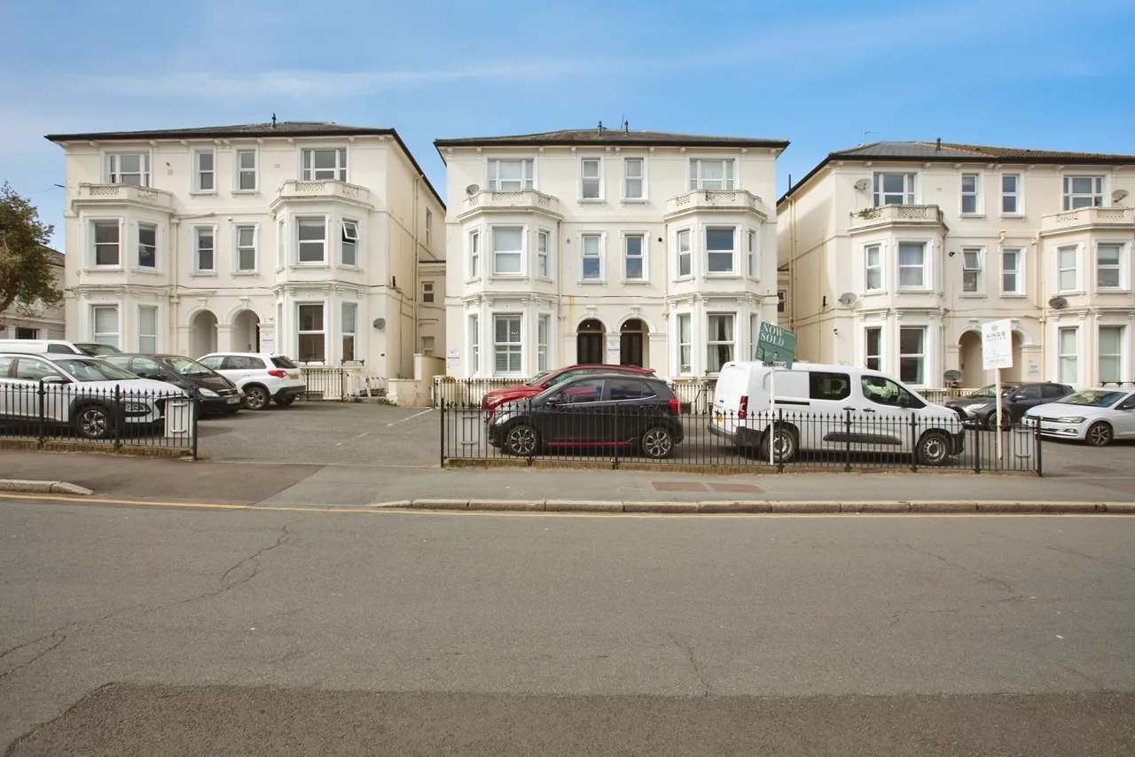 Upper Grosvenor Road, TUNBRIDGE WELLS, photo 2