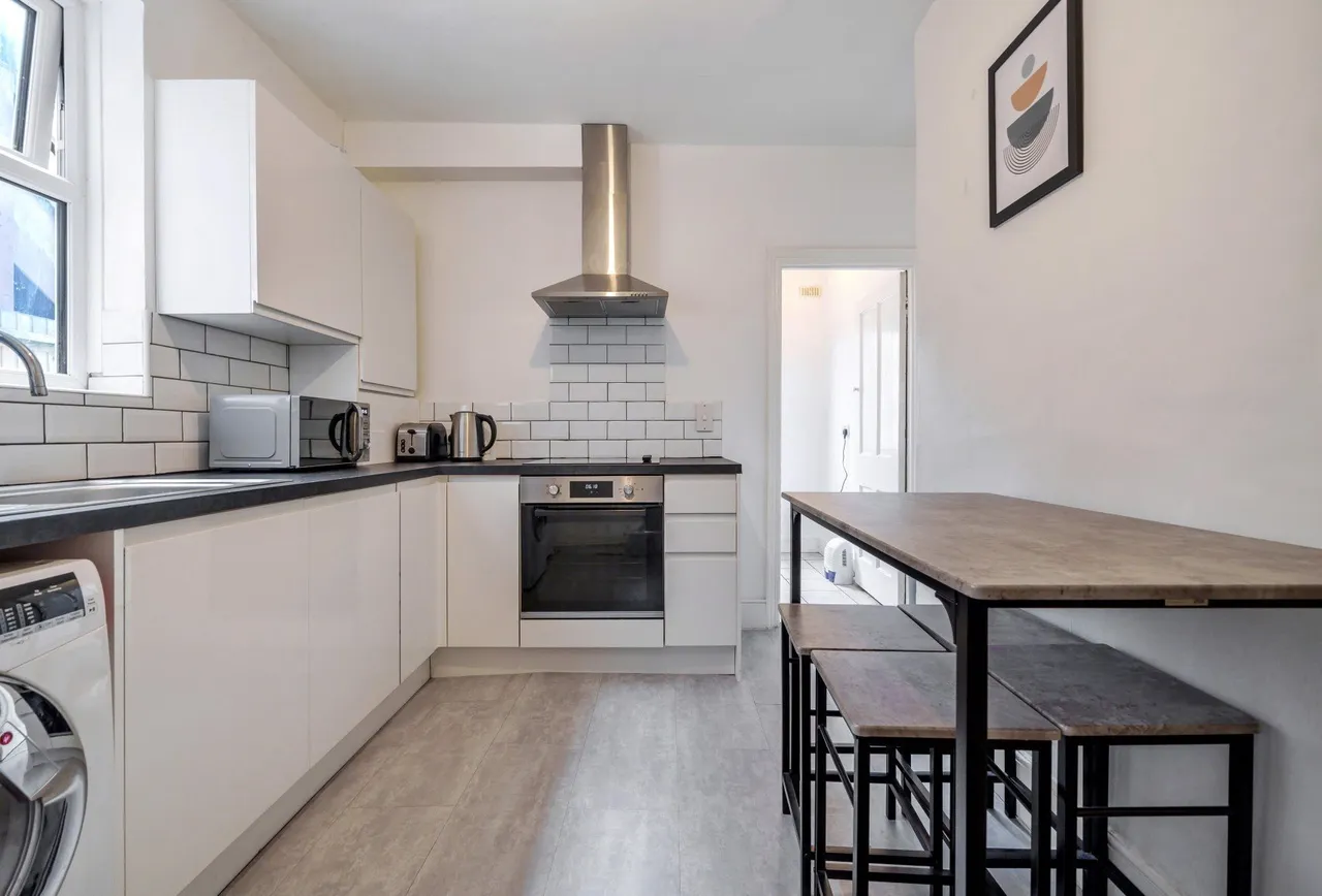 Weybourne Street, London, SW18 4HG, photo 2