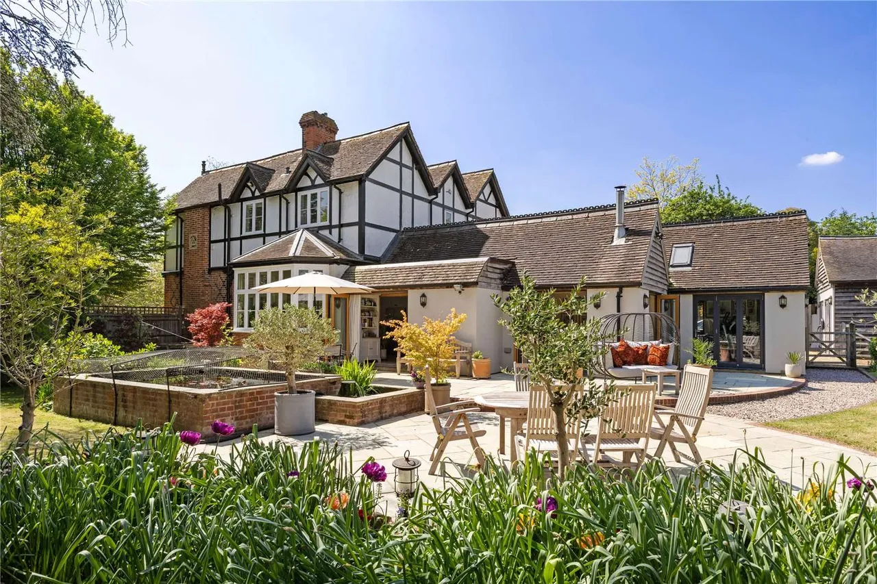 Oakley Green Road, Oakley Green, Windsor, Berkshire, SL4 4QE, photo 3
