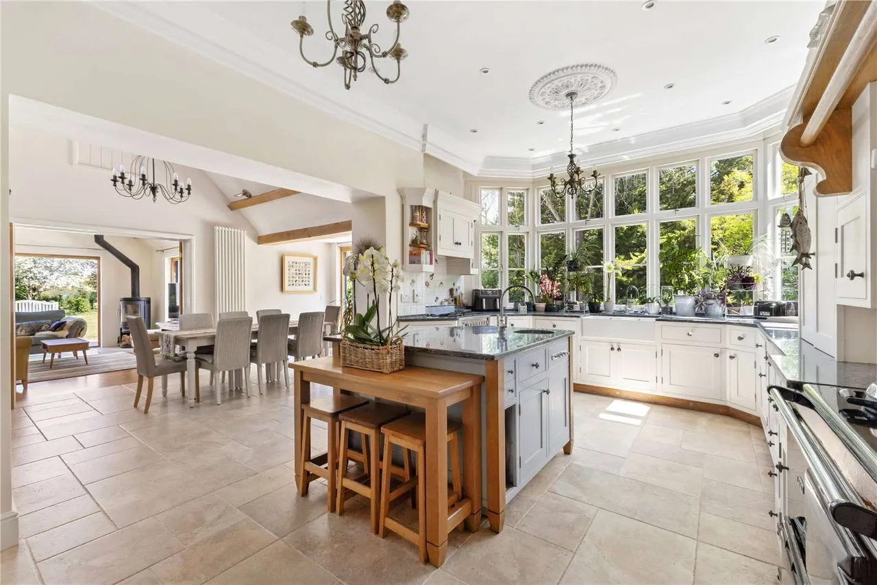 Oakley Green Road, Oakley Green, Windsor, Berkshire, SL4 4QE, photo 5