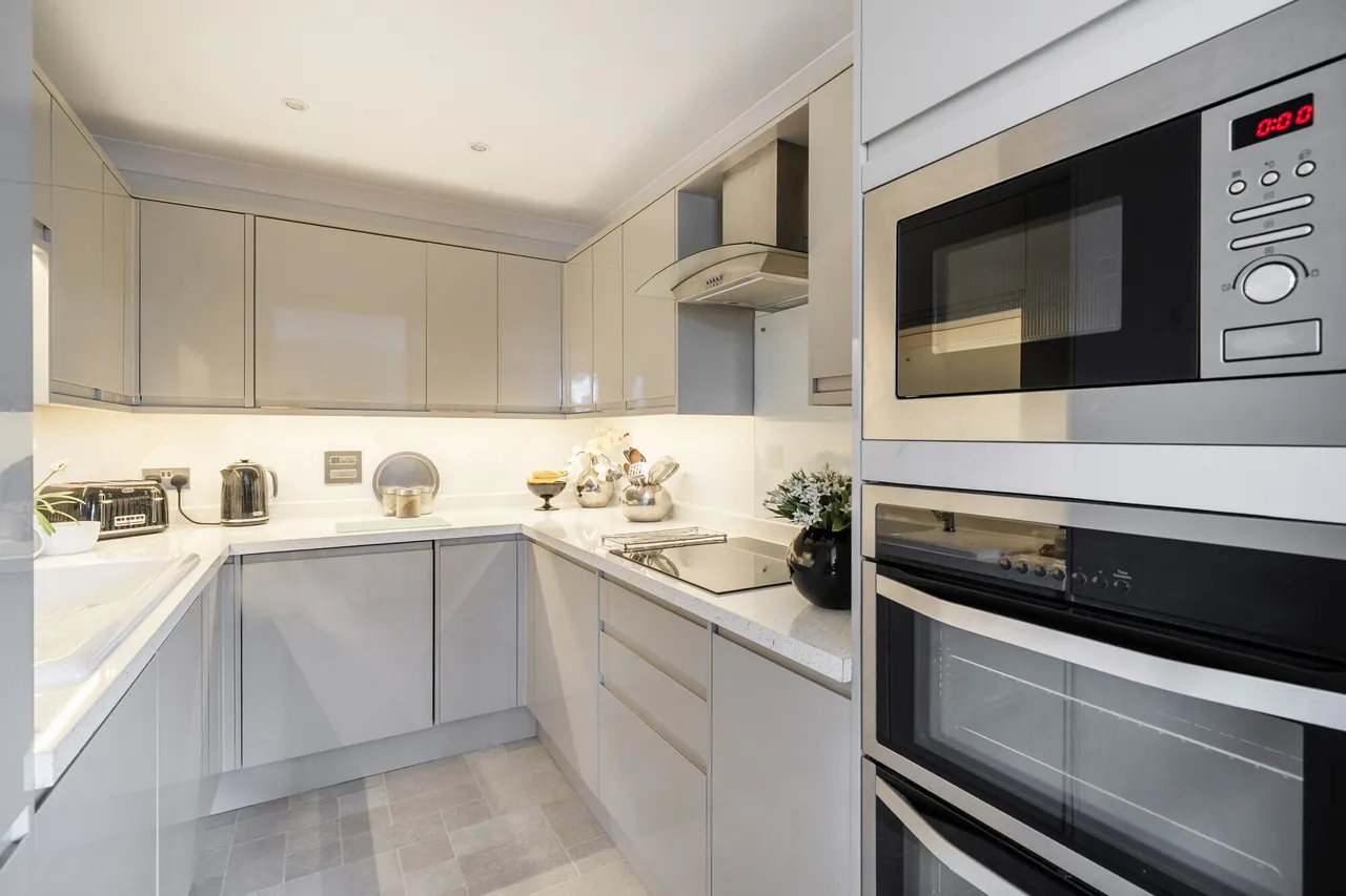 Pittville Circus Road, Cheltenham, GL52, photo 4