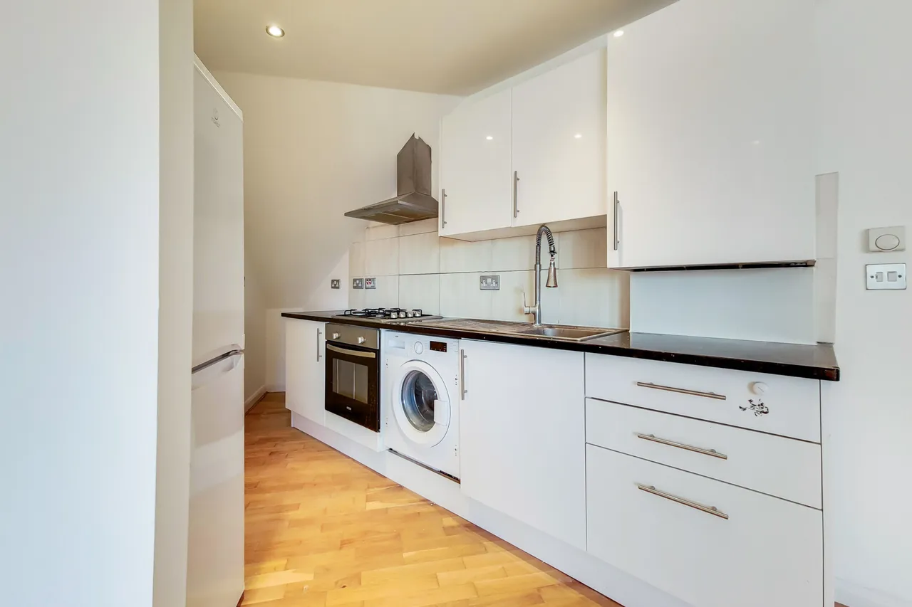 Flat 7, 2 Walton Avenue, Harrow, photo 3