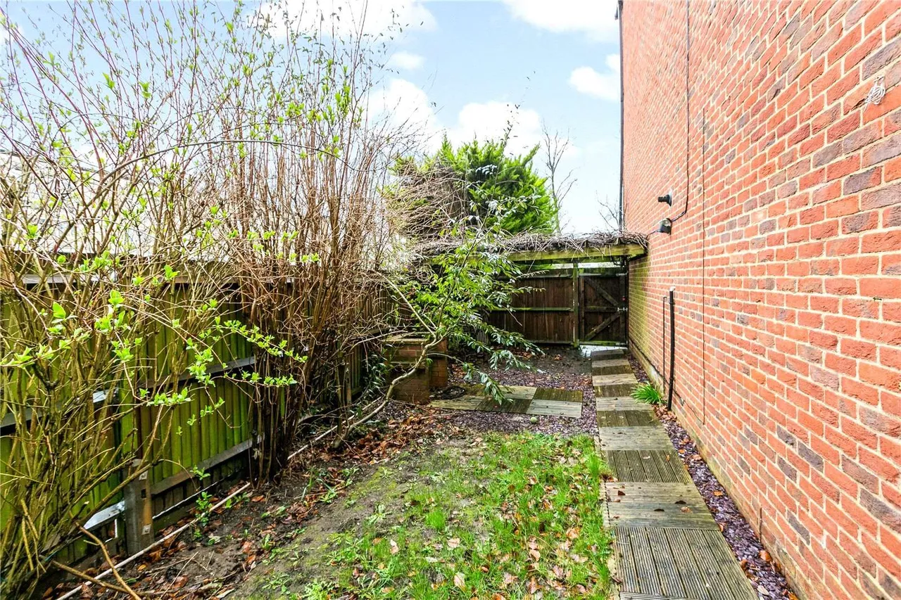 Tanworth Close, Northwood, Middlesex, HA6 2GF, photo 10
