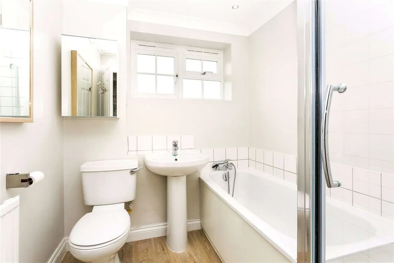 Tanworth Close, Northwood, Middlesex, HA6 2GF, photo 8