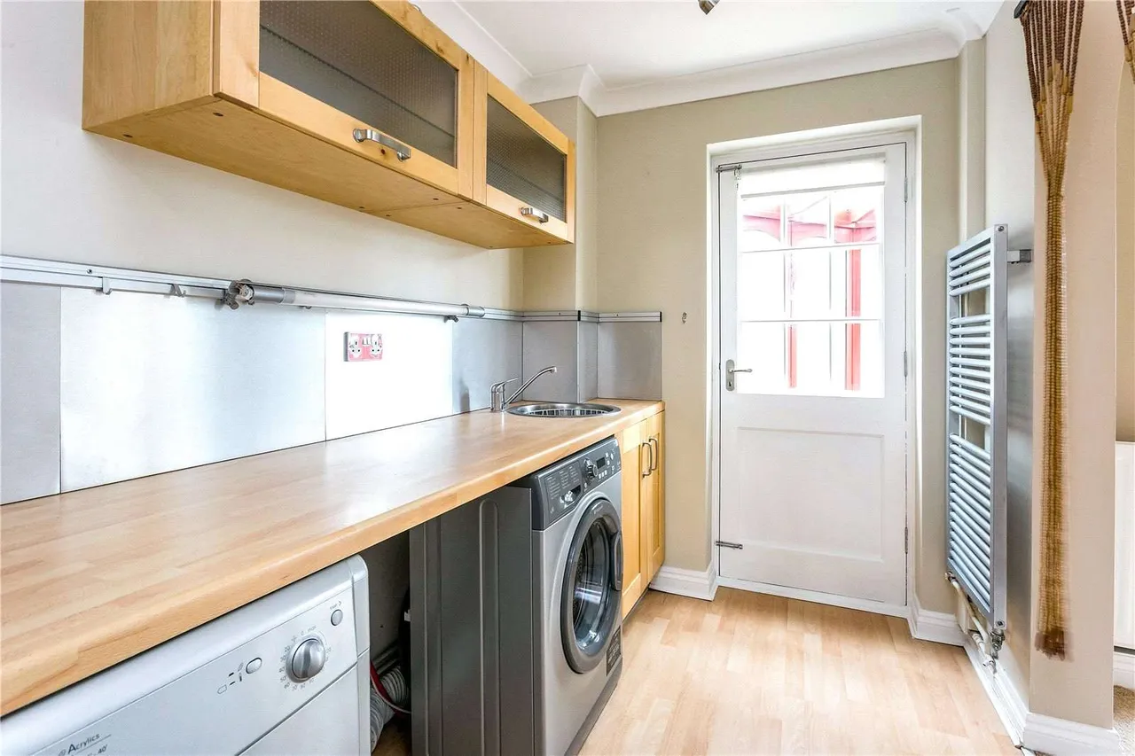 Tanworth Close, Northwood, Middlesex, HA6 2GF, photo 5