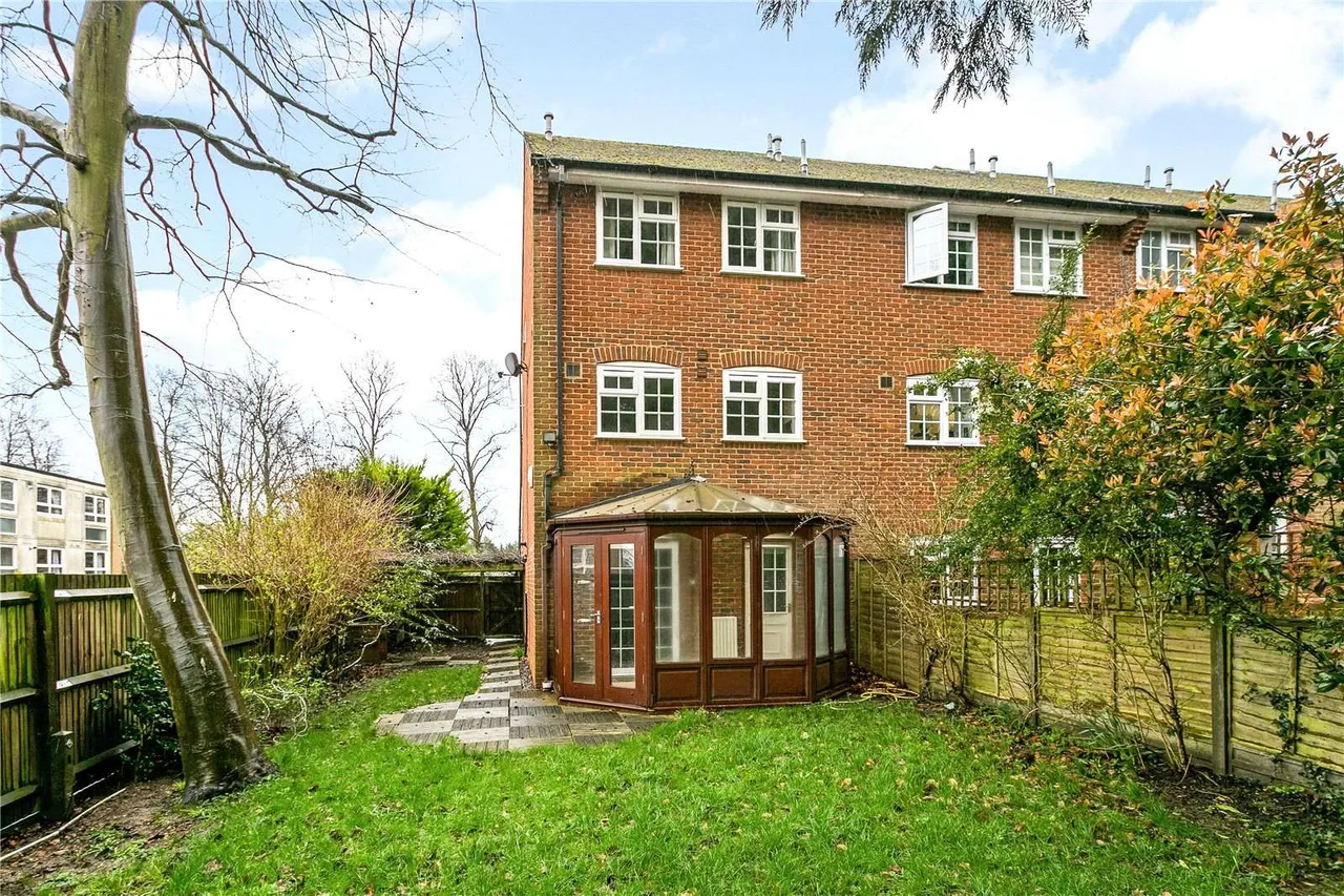 Tanworth Close, Northwood, Middlesex, HA6 2GF, photo 11