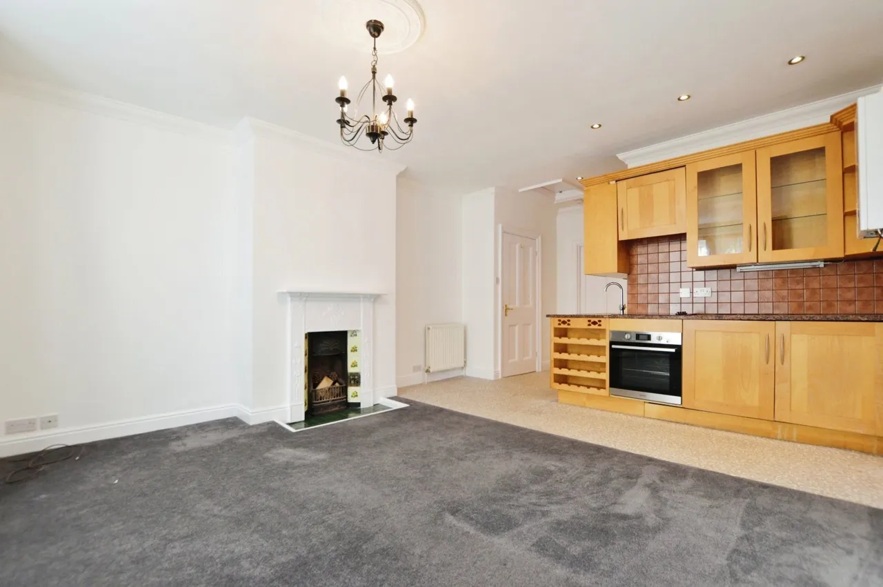 Liphook Road, Lind, photo 2