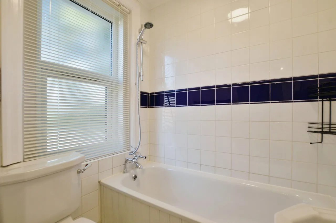 Liphook Road, Lind, photo 9
