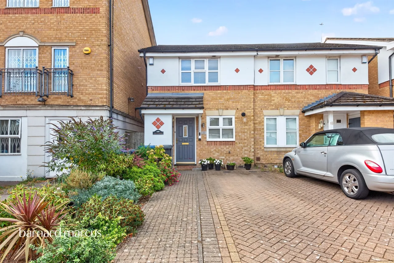 2 bed house for sale — Ribblesdale Avenue, London