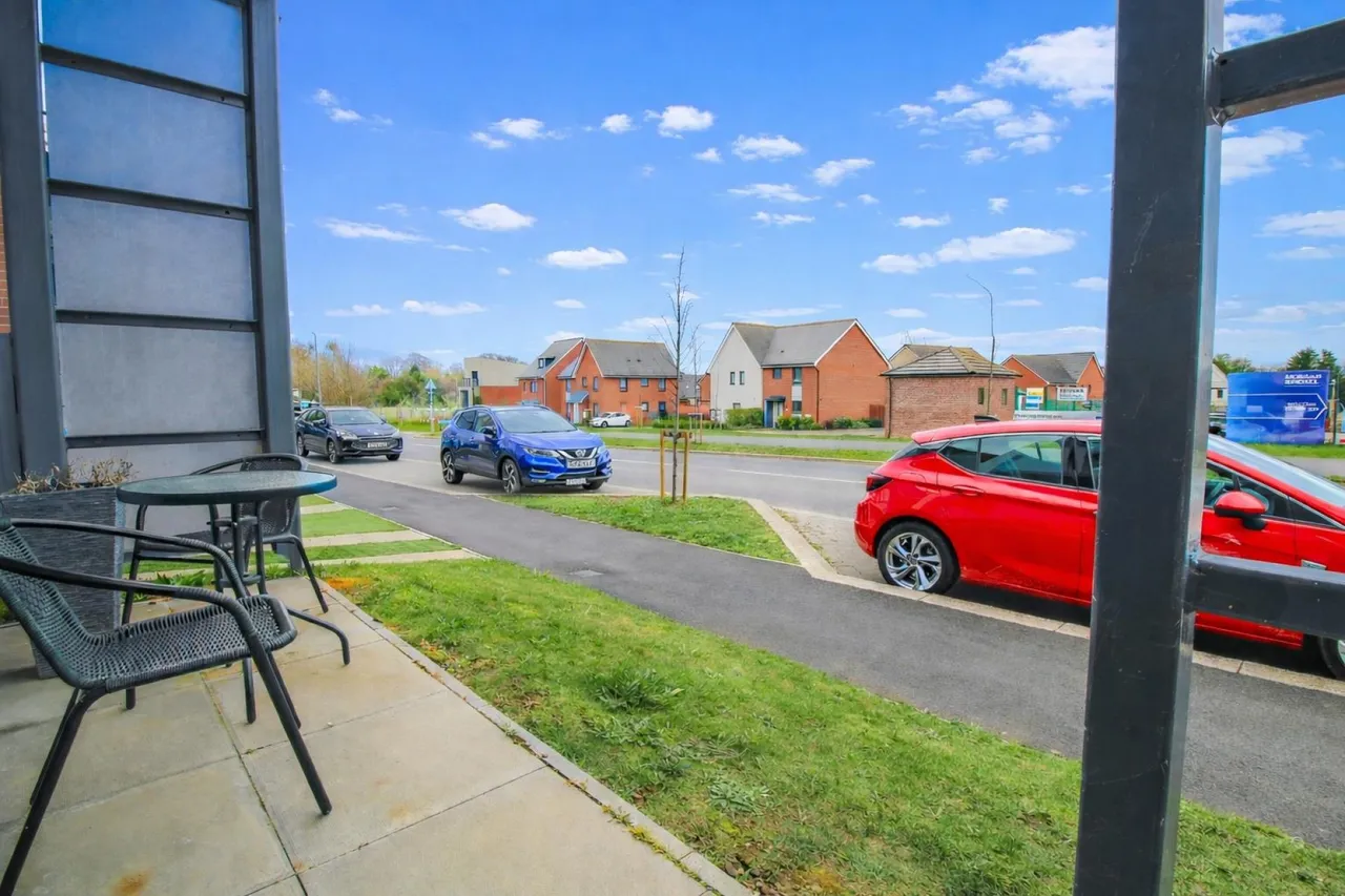 Old Oak Way, Harlow, CM17, photo 3