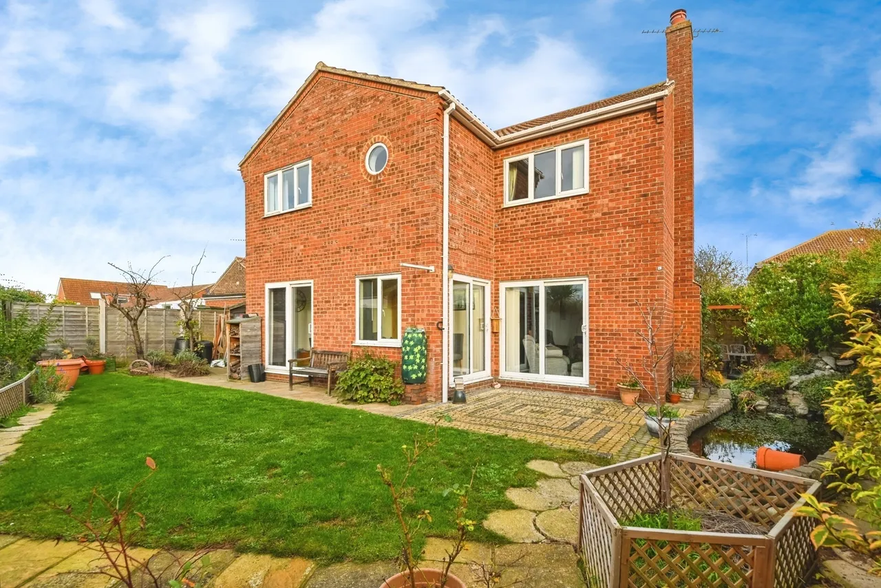 5 bed house for sale — Stonham Avenue, Clacton-on-Sea, Essex, CO16