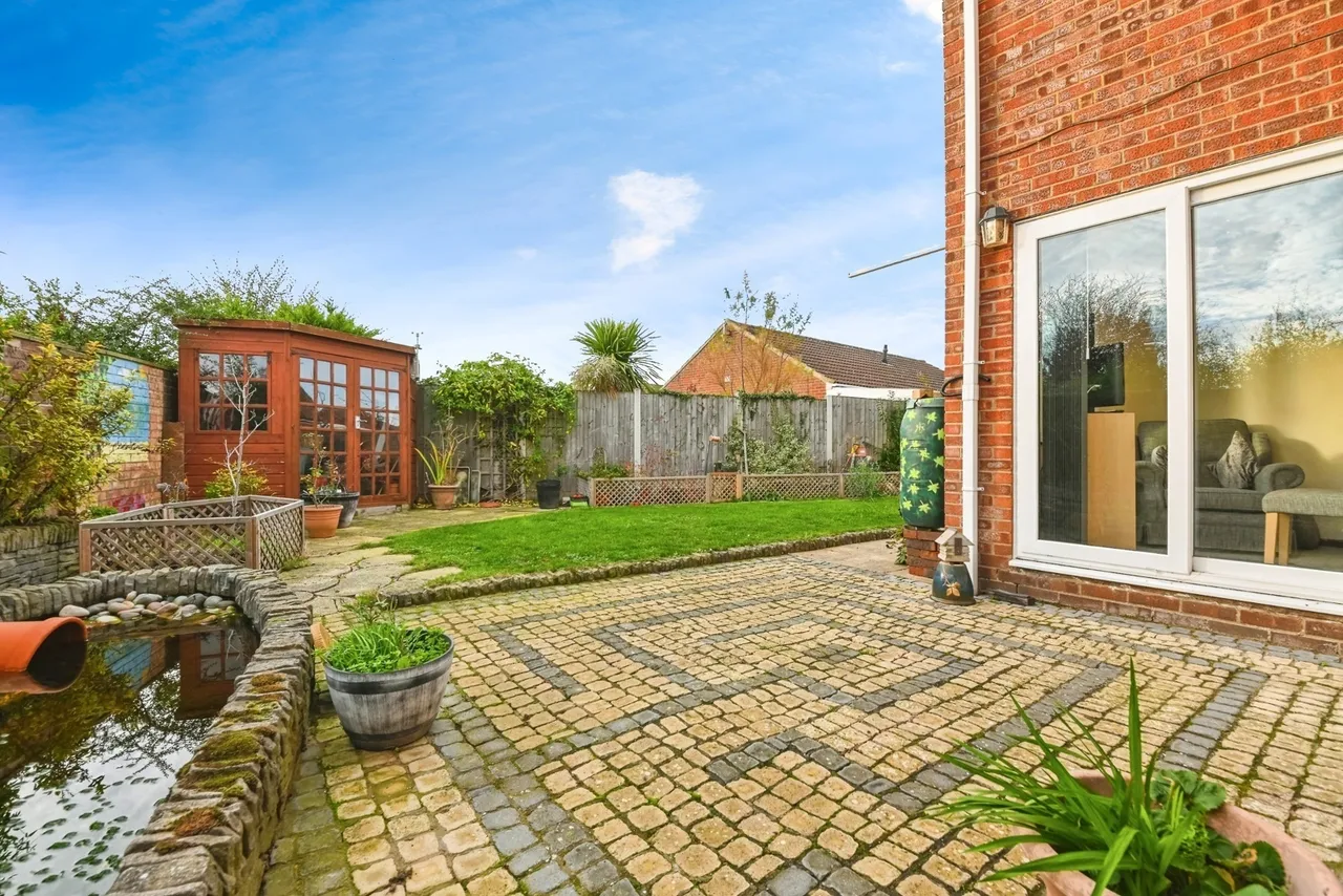 Stonham Avenue, Clacton-on-Sea, Essex, CO16, photo 5