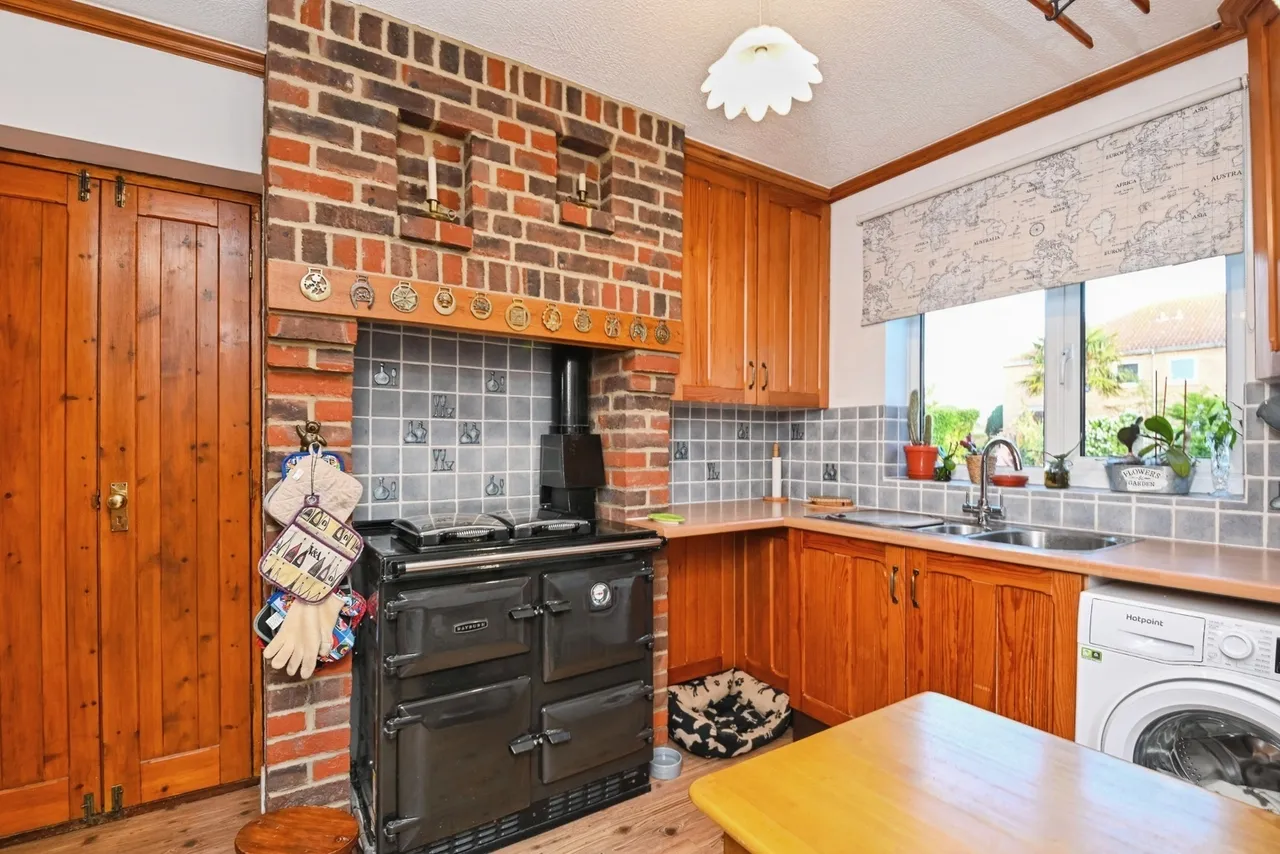 Stonham Avenue, Clacton-on-Sea, Essex, CO16, photo 4