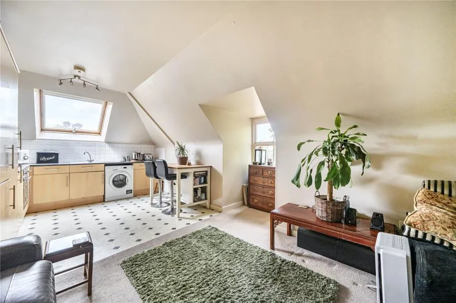 Arden Close, Twickenham, TW2, photo 2