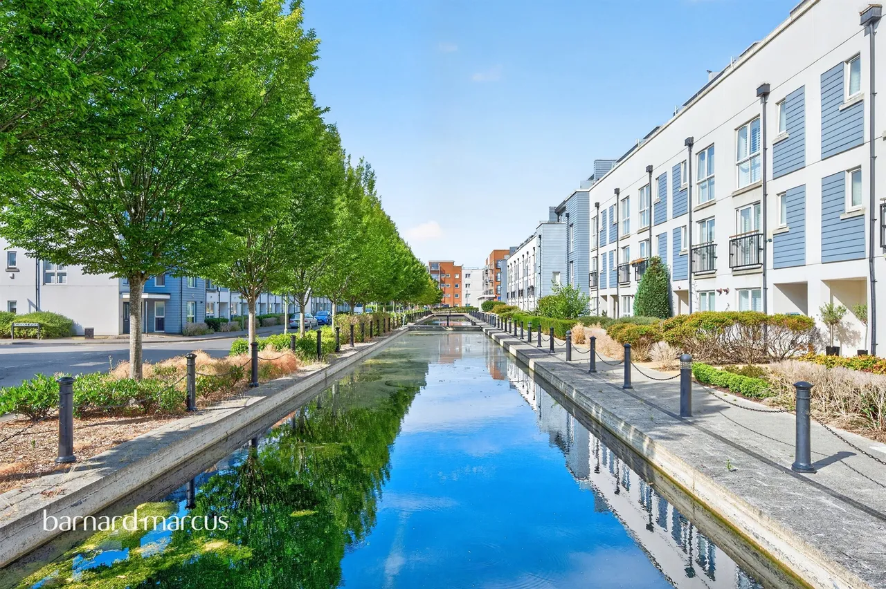 1 bed flat for sale — Canalside, Redhill