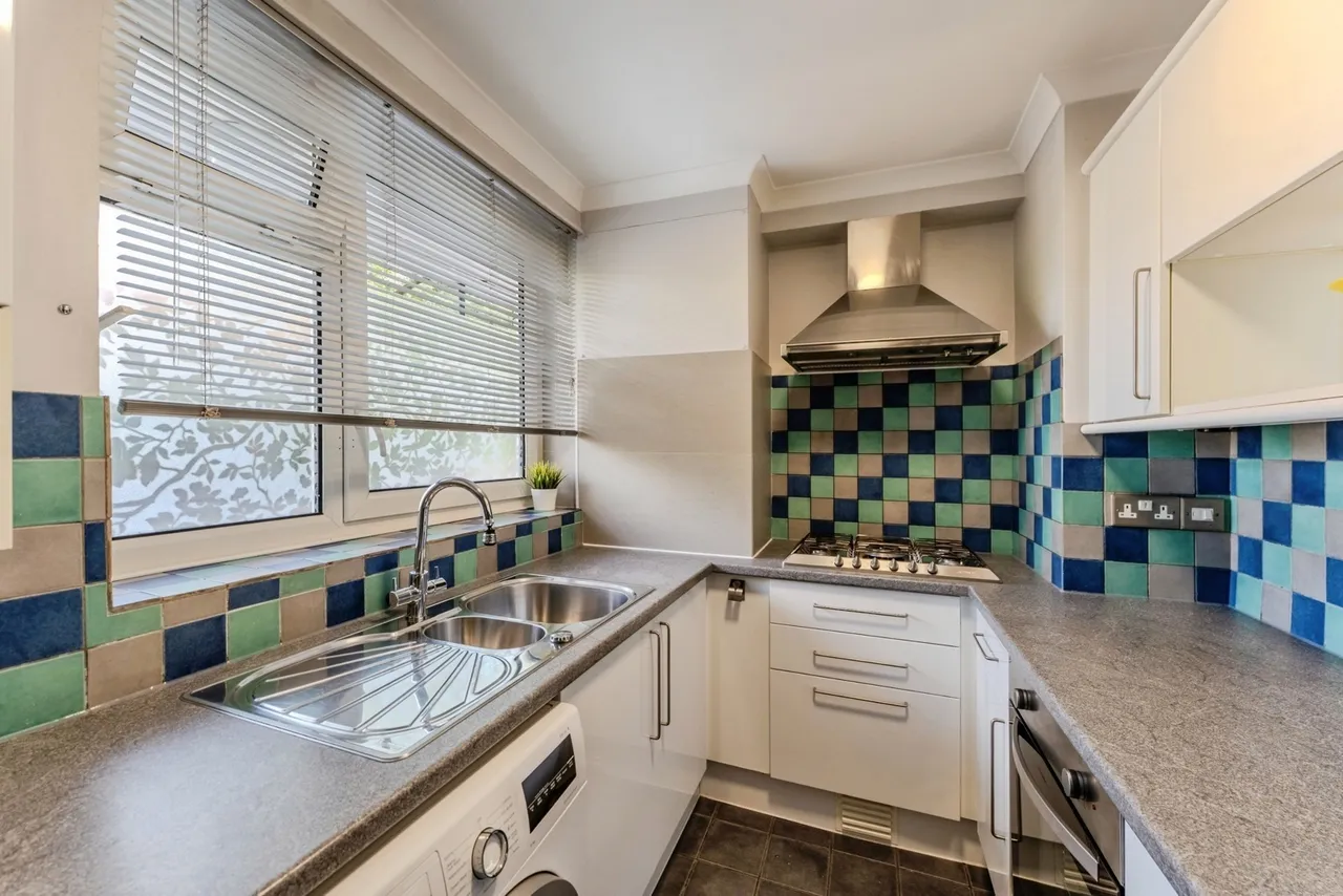 Watford Close, London, SW11, photo 10