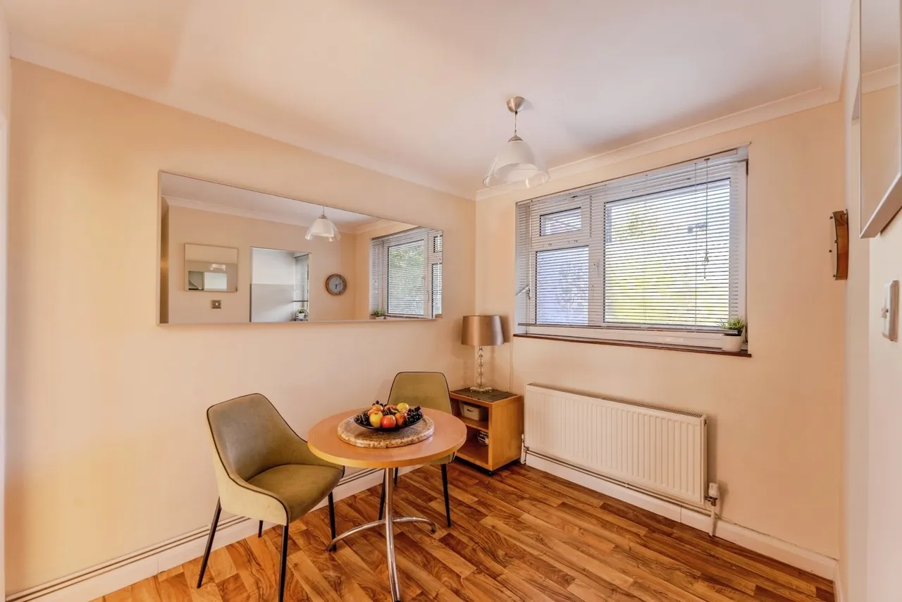 2 bed flat for sale — Watford Close, London, SW11