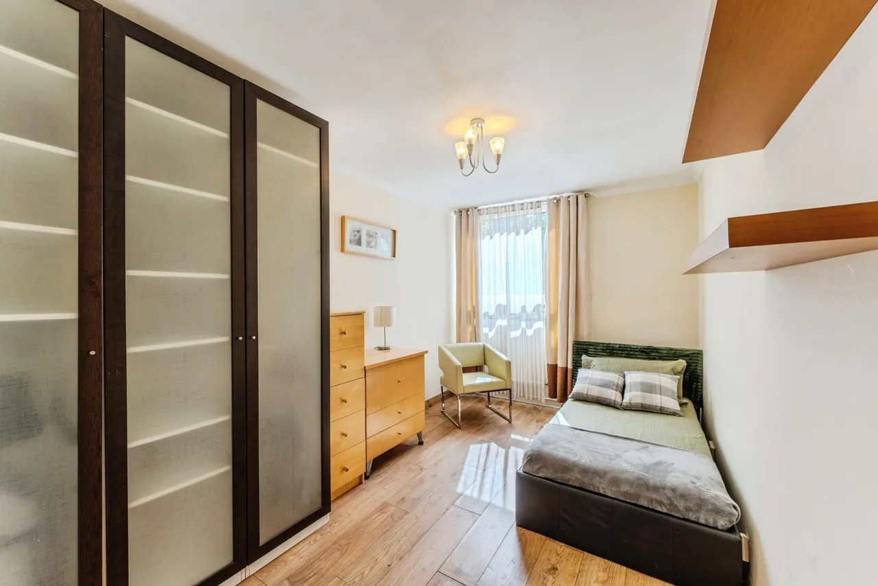 Watford Close, London, SW11, photo 12