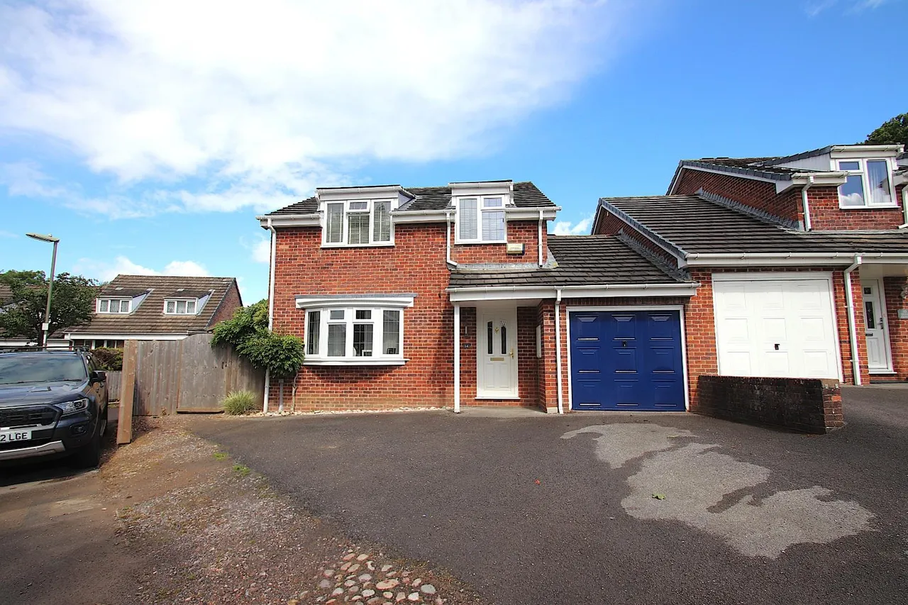 4 bed house for sale — Chilham Close, Boyatt Wood, Eastleigh, Hampshire, SO50 4QZ