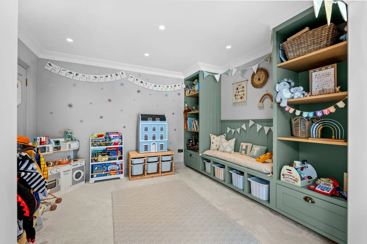 Tadorne Road, Tadworth, Surrey, KT20 5TD, photo 9