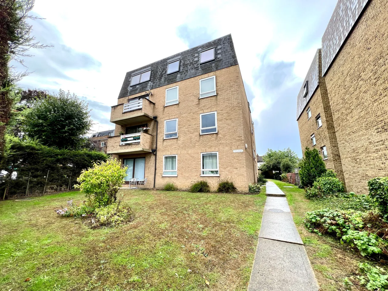 2 bed flat to rent, Station Road, DA15