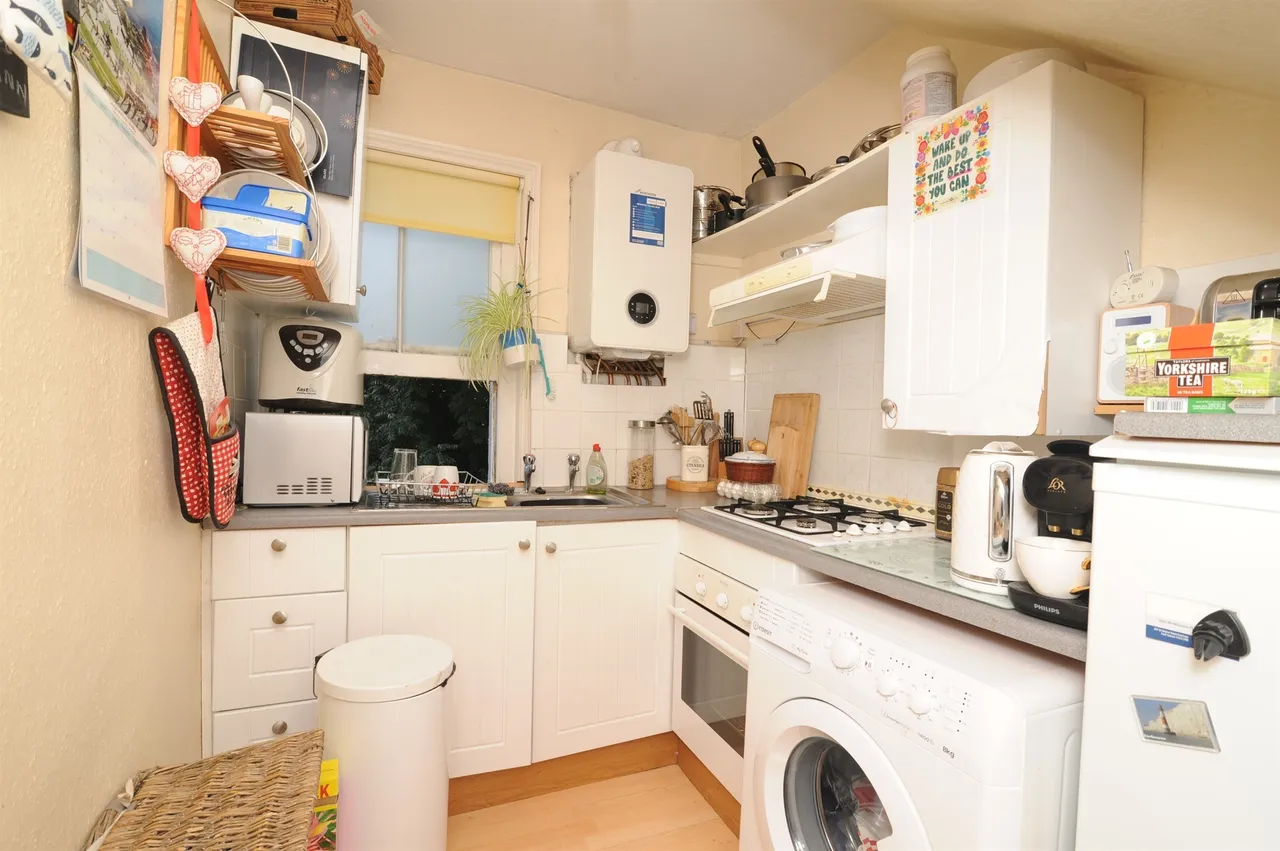 Carisbrooke Road, St. Leonards-On-Sea, photo 5
