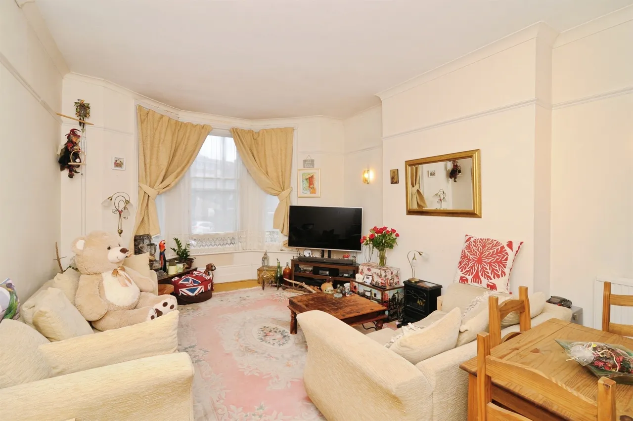 Carisbrooke Road, St. Leonards-On-Sea, photo 2