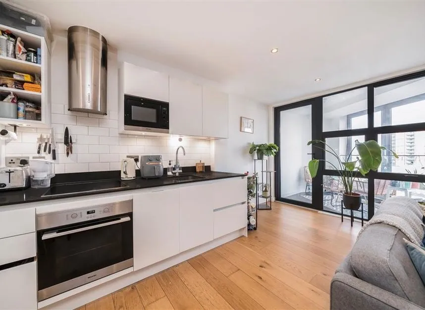 Esker Place, Cambridge Heath, E2, photo 2