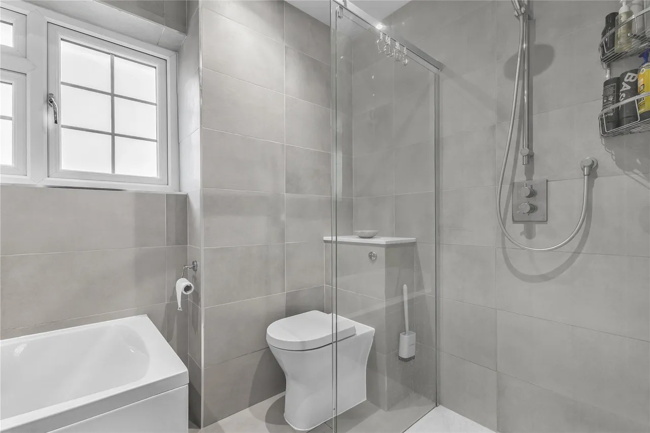 Old Acre, West End, GU24, photo 15