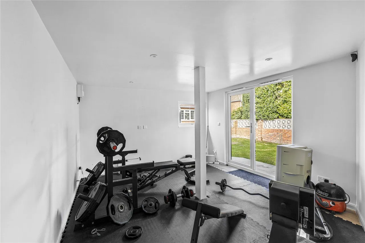 Old Acre, West End, GU24, photo 19