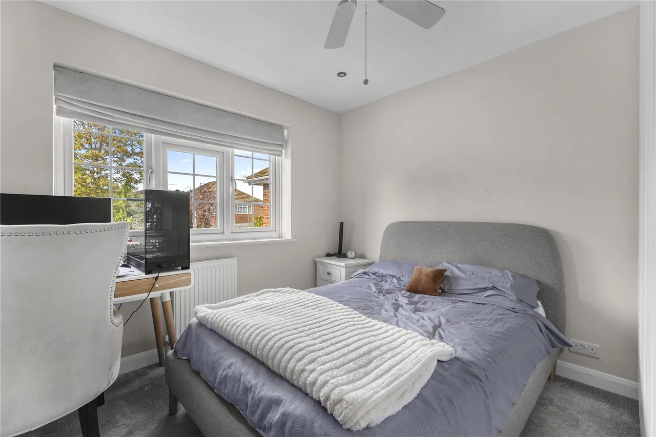 Old Acre, West End, GU24, photo 10