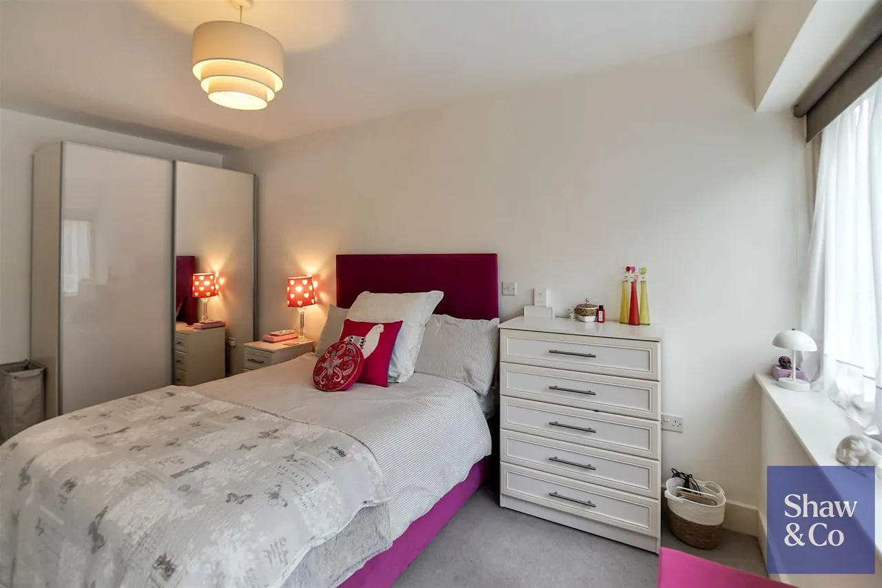 Frazer Nash Close, Isleworth, photo 8