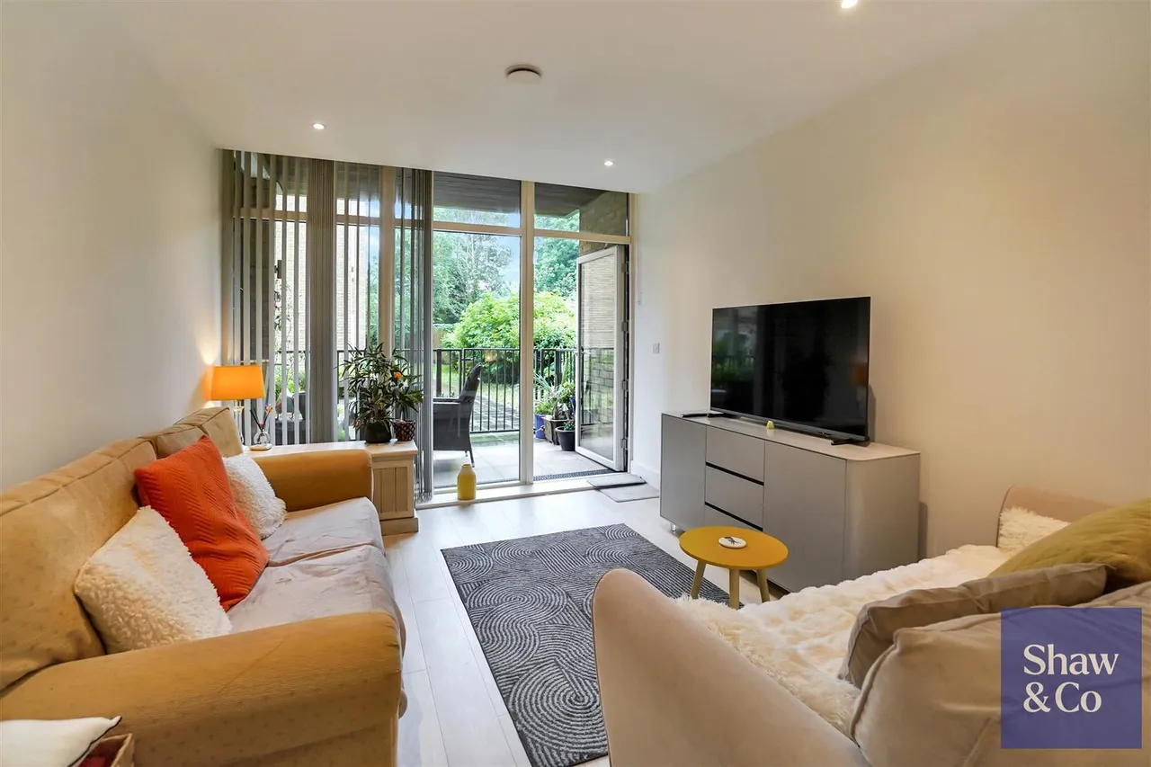 Frazer Nash Close, Isleworth, photo 3