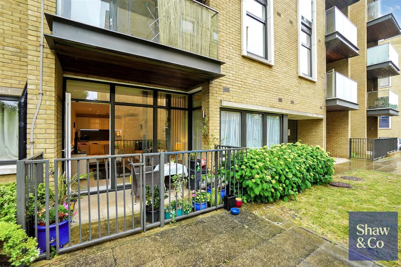 Frazer Nash Close, Isleworth, photo 13