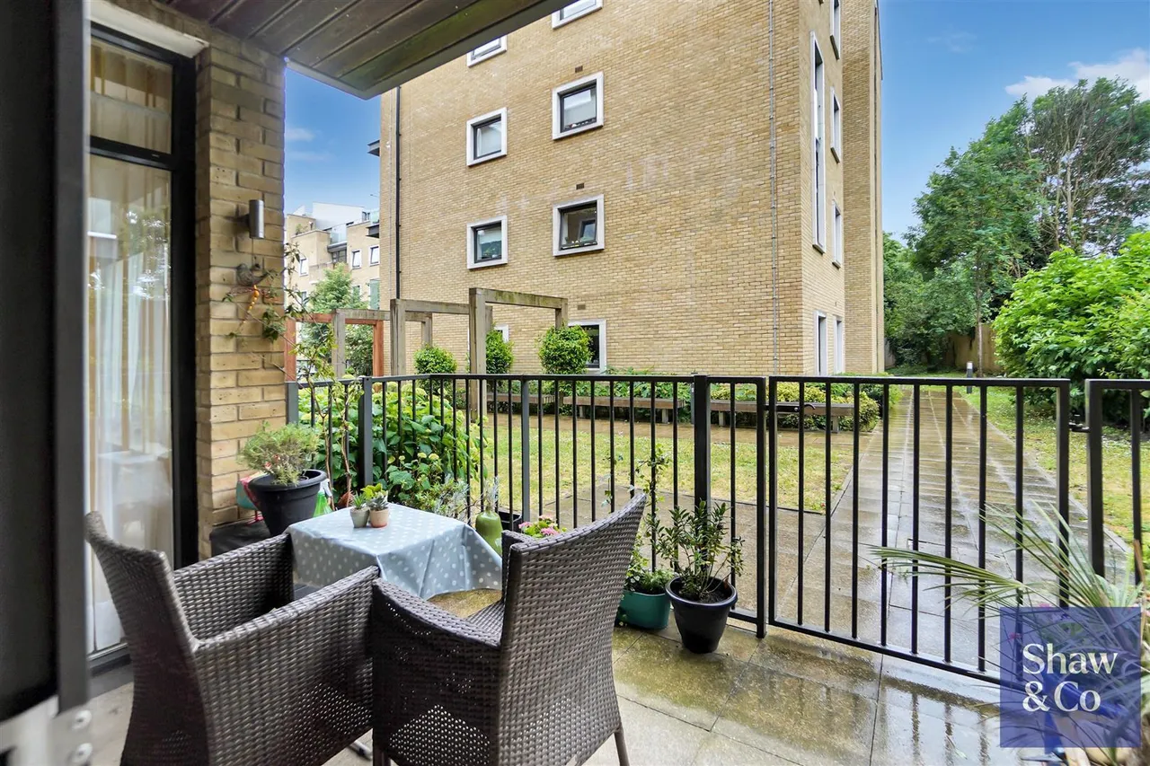 Frazer Nash Close, Isleworth, photo 12